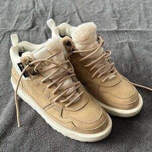 UGG Highland GTX Trainer